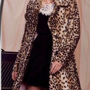 Looking for Courtney love nasty gal Leopard coat